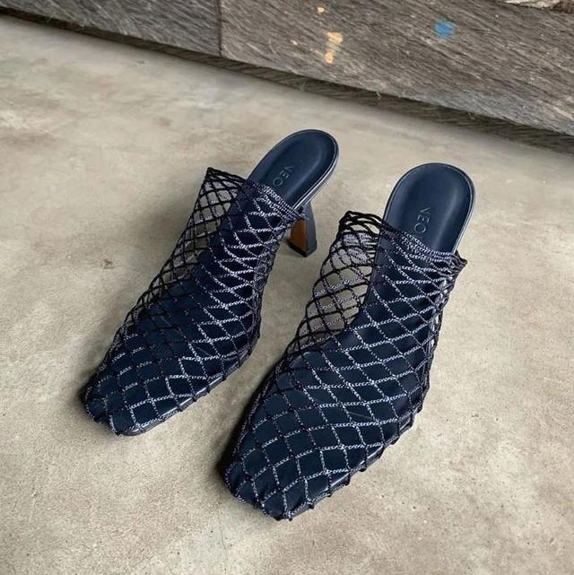 参考价格 翻了身的“土味凉鞋”,这次成了时髦精心中的C位