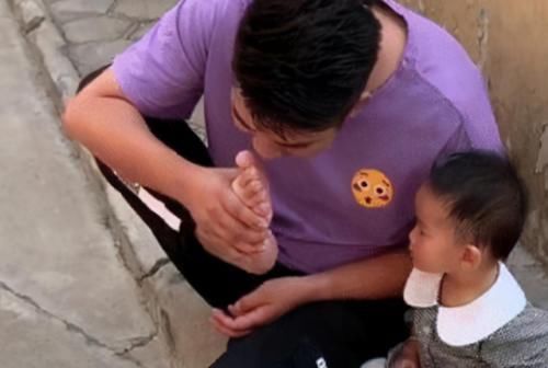 孩子们|当代舅舅有多“豪”?带着8个外甥下馆子,钱包瞬间被掏空