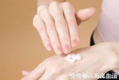 护肤|精华液早晚都得擦一问美容师,好多人弄错,皮肤变差还浪费钱!