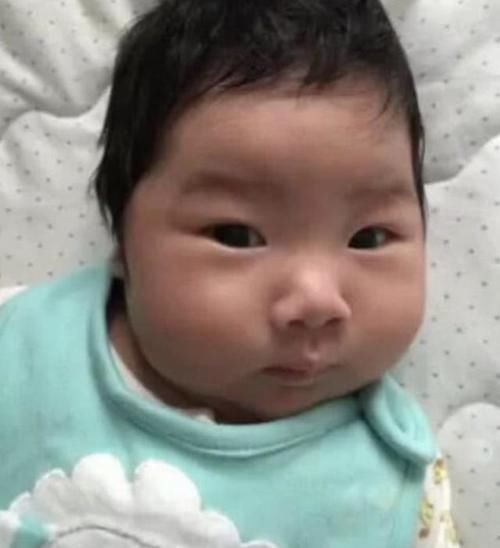 女儿|宝妈晒女儿的出生照和五岁照,相貌差别太大,网友:还好没丢掉