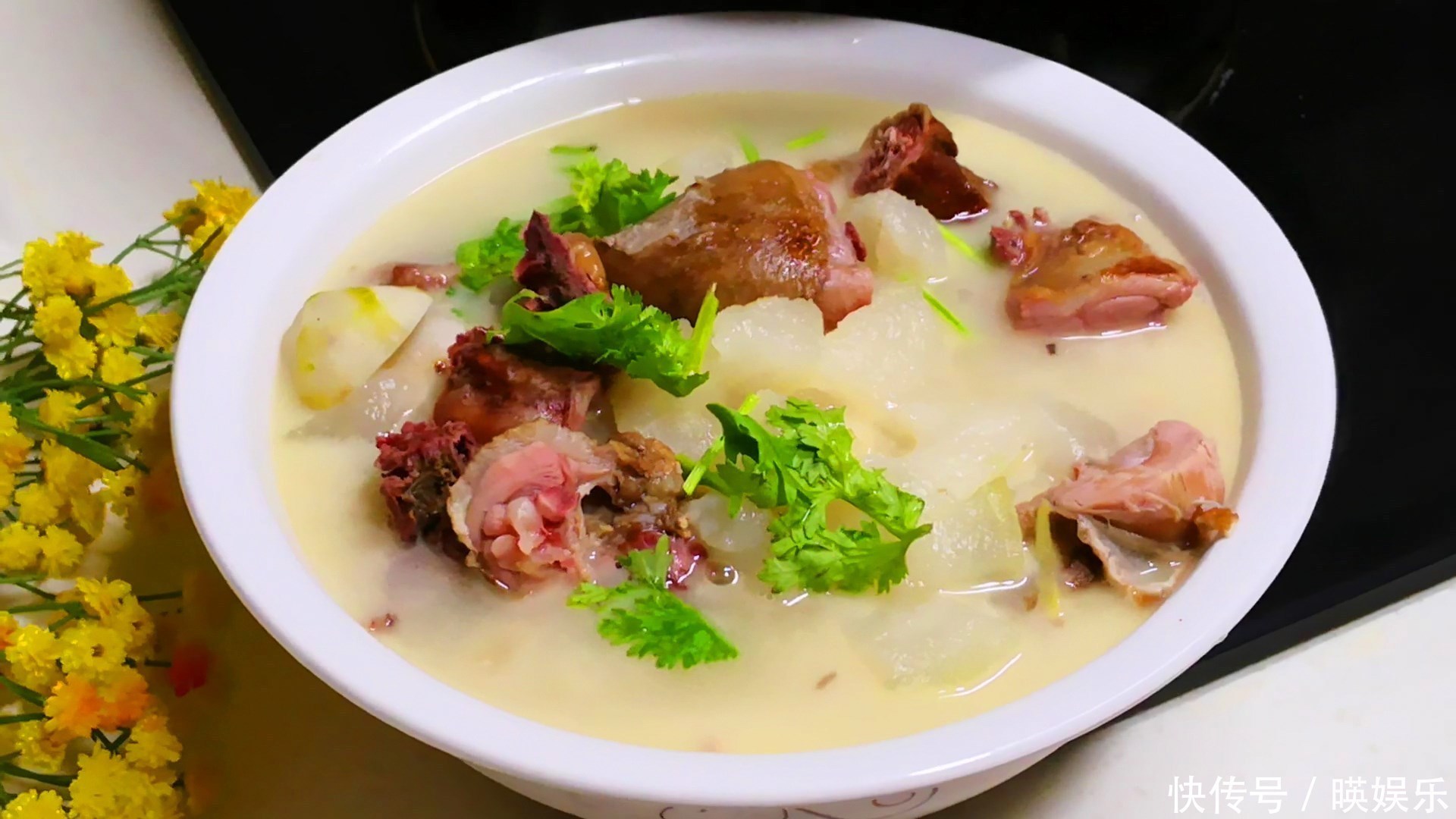 天冷了,多給家人做此湯,我家每周做2次,比大骨湯有營養,特香