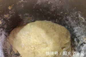 炸油条时，配方和比例告诉你，金黄酥脆又蓬松！