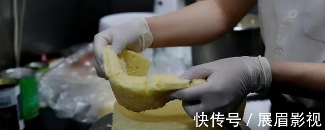 宝妈|宝妈给孩子买蛋糕边角料,引起网友热议,孩子的自卑油然而生