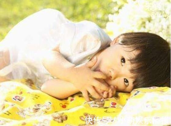 宝爸|“佛系奶爸”哄娃睡觉方法火了,网友:还有脸睡,等着挨老婆说吧