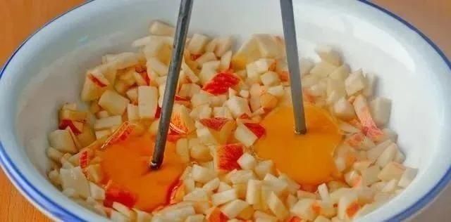 糯米粉里加2个苹果,居然这么好吃,我家一周做6次,次次都光盘