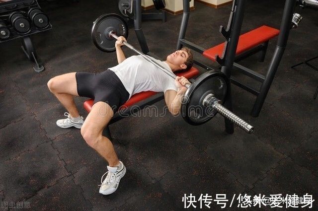 前臂|卧推的标准动作,5个细节完善动作质量,有效提升上肢肌肉力量