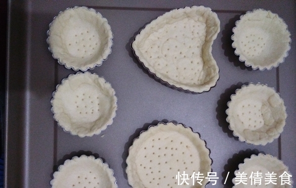 瓜瓣儿|南瓜别再煮粥,教你一种新吃法,比南瓜饼还要香,上桌都抢着吃!