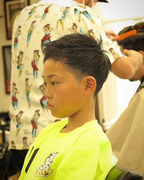 新时尚小帅哥发型，越剪越有型，妈妈们请为你儿子收藏了