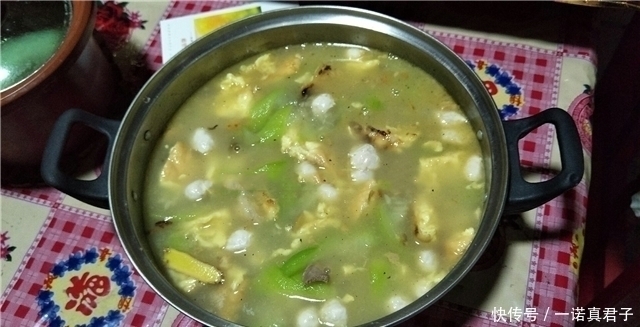 吃饭|搬新家请亲戚吃饭,我花半天准备一桌菜,饭后婆婆给了个大红包!