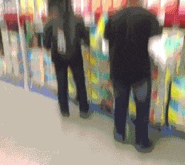 |搞笑动图:图6大哥一回头,把旁边小伙子吓的“过去了”