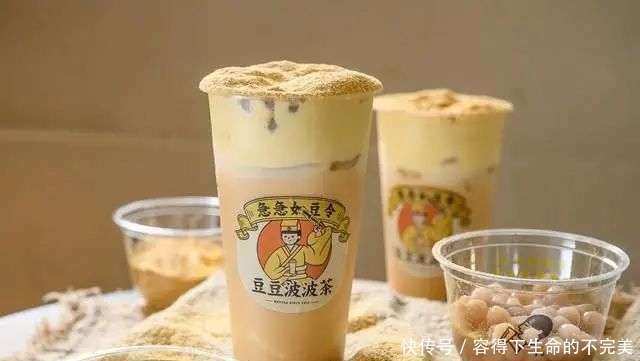 李雪琴:喝奶茶像吃大米饭?可年轻人就好这口“八宝粥”!