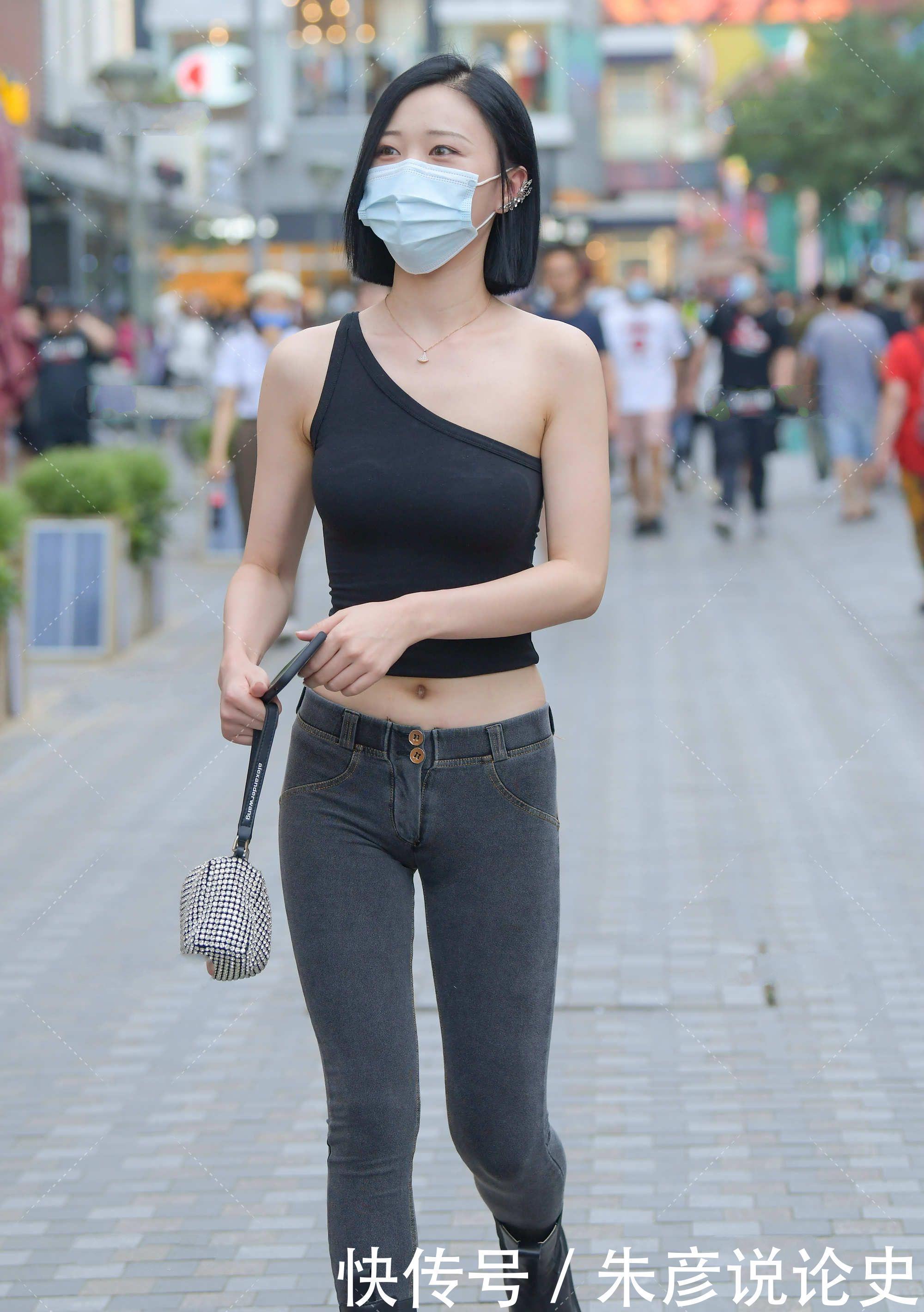 洋气|斜肩上衣时髦洋气,穿上之后提升品味,显瘦效果更明显