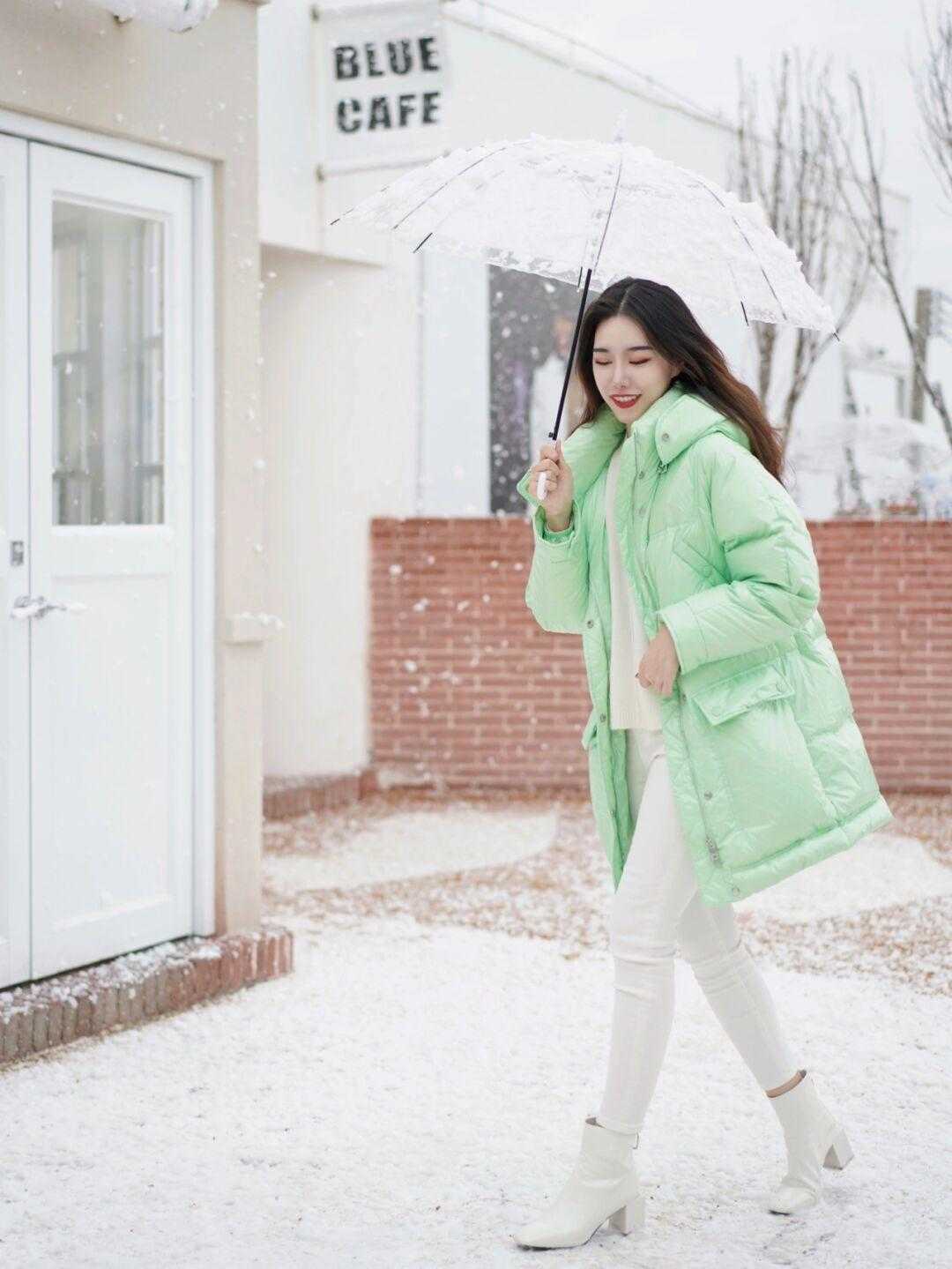 紧身裤 快要下雪的季节,怎么能够有羽绒服缺席呢?