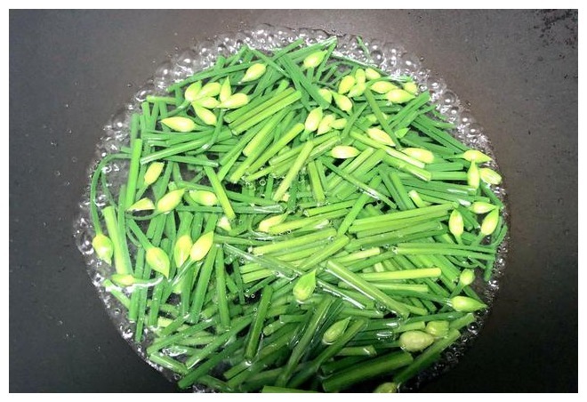 夏日必吃的时令小炒,5块钱就能炒一盘,鲜香正当季,错过等一年