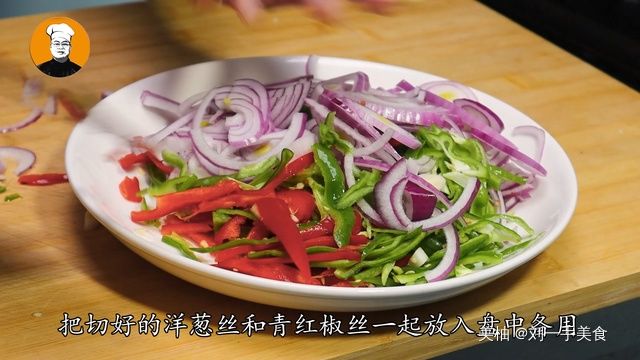  八爪鱼怎么炒好吃？老刘教你饭店的做法，鲜嫩下饭又简单