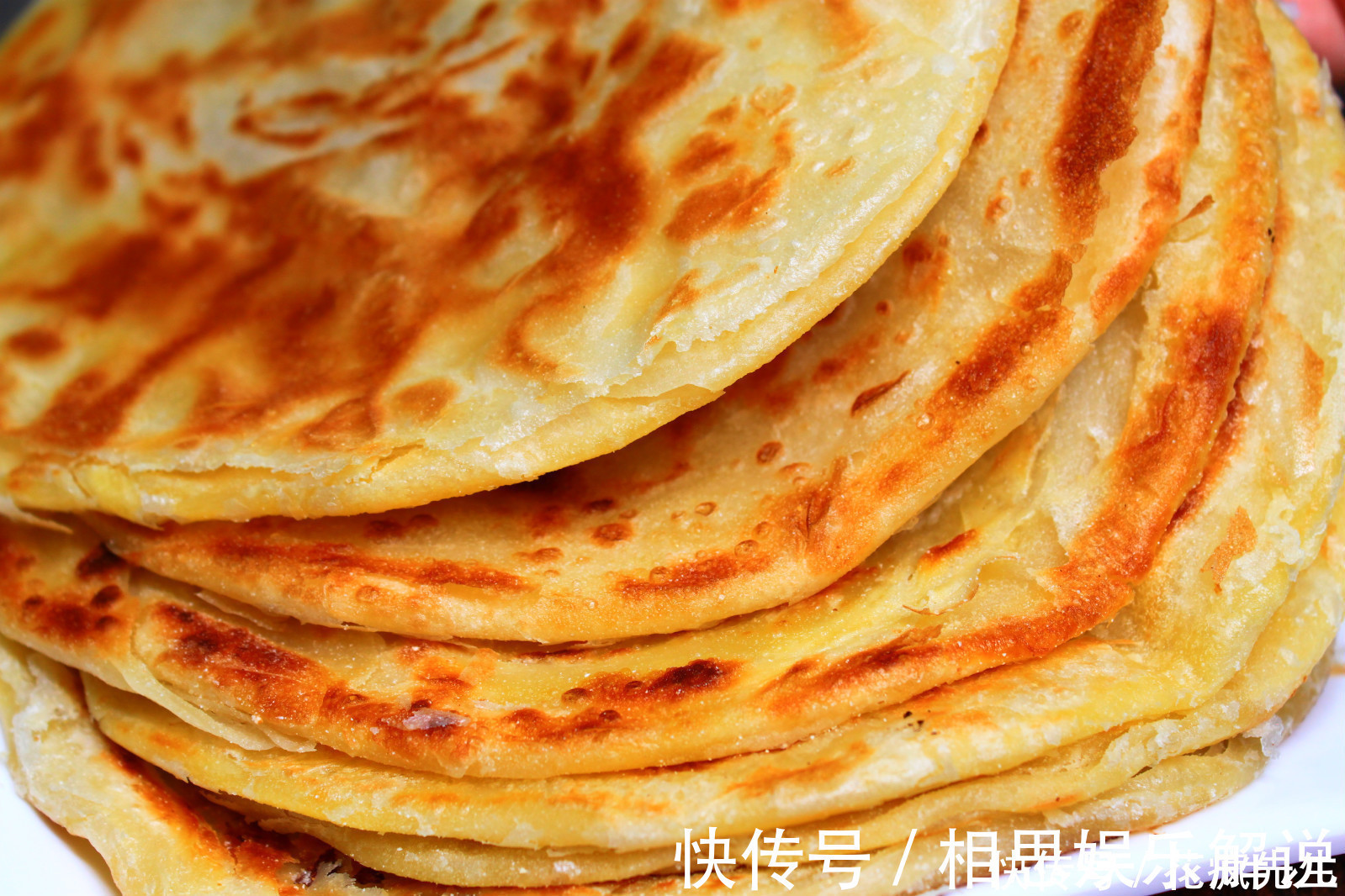酥脆|烙油饼该用冷水还是开水？面点师教你正确做法，金黄酥脆，太香了
