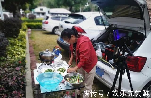 中年|抛弃丈夫出游5个月，56岁阿姨要回家：中年妇女想说离婚不容易