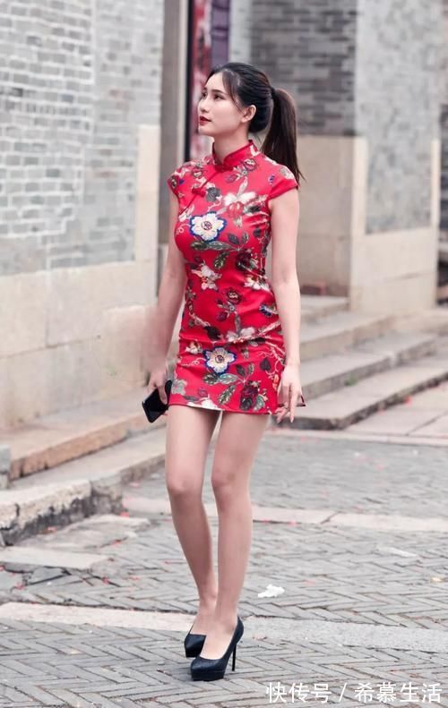 美女|美女模特:旗袍裙搭配高跟鞋,优雅端庄的含蓄美,身材曲线太美了