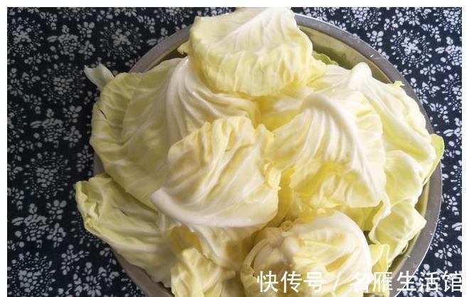 配菜|炒包菜时,多加1样配菜,味道更好营养高,孩子老人都爱吃