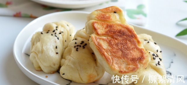 中筋面粉|花卷别只会蒸着吃，刷点油煎一煎，不油不腻，下酥上软超好吃！