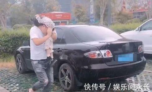 小情人|奶爸用小情人“遮风挡雨”火了,这怕是全网混得最惨的小情人了