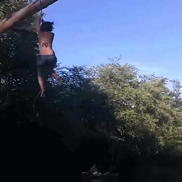 |搞笑GIF:姑娘当时就懵了 早知如此就不应该玩这个