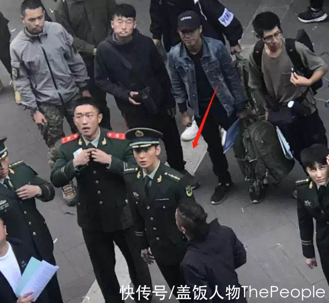同样是演军人，肖战张译气场强，黄景瑜像小混混，差别在于体态？