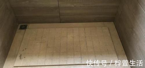 拉槽|卫生间地面不要做斜坡了,聪明人都装这种替代,下水快防滑还美观