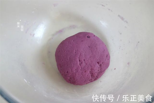 晚上蒸一锅,早餐热一下就上桌,又软又甜,大人省事孩子喜欢