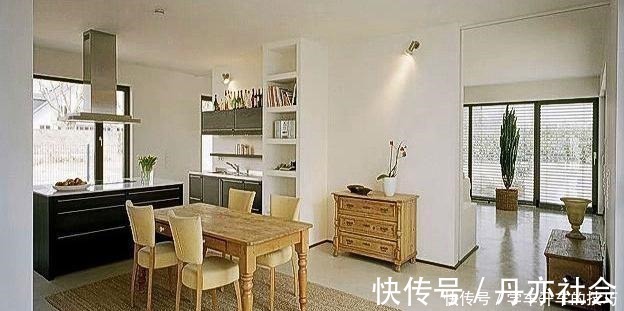 乐意|地面不要铺瓷砖和木地板了，聪明人更乐意装这种代替，省钱还实用！