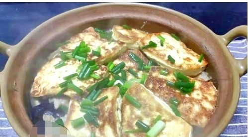 天冷，这菜要多吃，跟豆腐是绝配，焖一锅实在太鲜了，营养又暖身