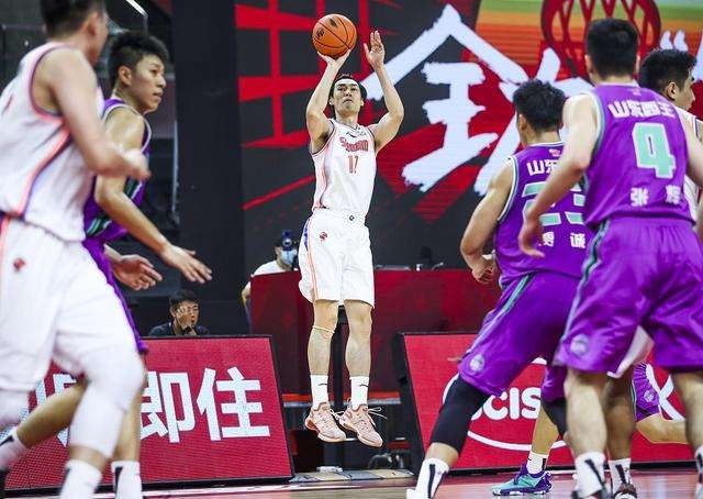 比赛|豪华教练团发威,山东男篮轻取四川,徐长锁赛后收获三大喜讯