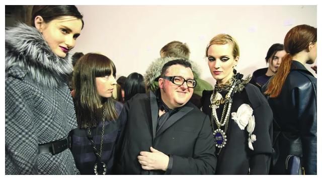 设计大师Alber Elbaz因新冠逝世，年仅59岁