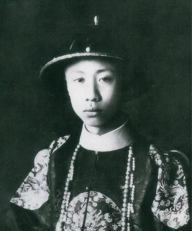 乱写|溥仪临终时绝笔的28个字，是乱写一通还是感觉无药可救了？