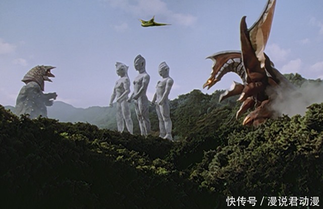 粉碎|特利迦：哥尔巴不变的命运，试图粉碎特利迦石像，结果遭到反杀