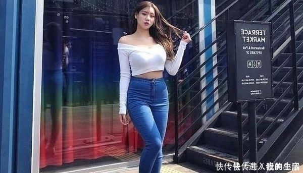 穿搭|牛仔裤美女的穿搭展现视觉上的美感，靓丽而优雅