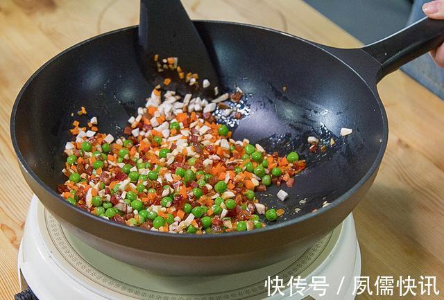 饺子|饺子皮谁还用来包饺子啊！朋友圈正火的3种新吃法，做早餐很合适