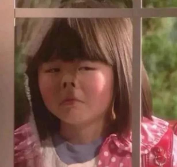 动作|女孩脸部很娇嫩,“3个动作”趁早改,否则脸会“越来越大”