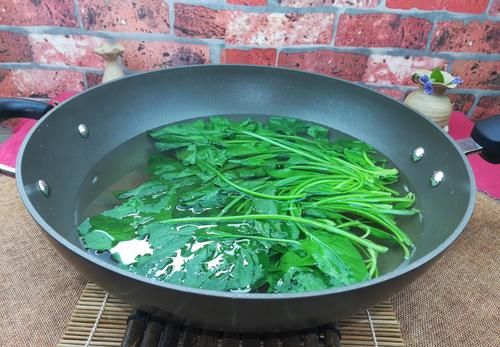 菠菜炒鸡蛋|菠菜再有营养，重要“1步”绝不能省事，为了家人健康可要记牢
