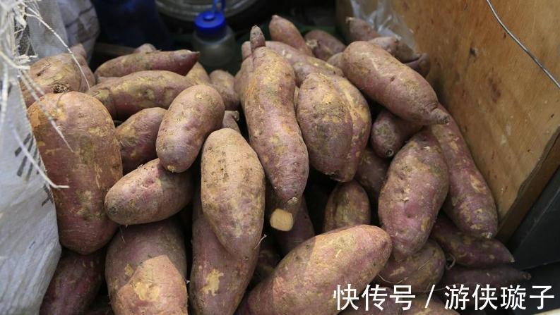 红薯随便放,难怪会发芽发霉!做好2个步骤,放一冬不烂不长芽