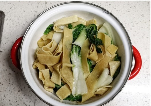  一个人吃饭的时候，我经常煮这样的菜，食材一锅煮，简单又美味