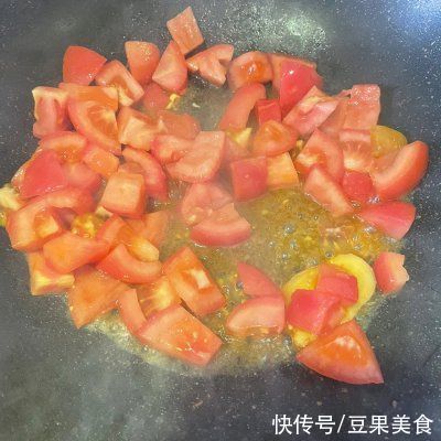 西红柿炒鸡蛋|这样的#夏日开胃餐#西红柿炒鸡蛋你吃过吗？