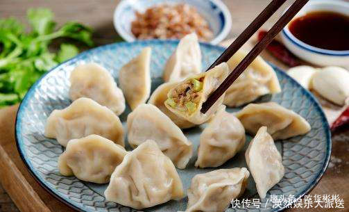 诀窍|煮冻饺子有诀窍,冷水下锅还是开水下锅很重要,大厨的秘方要牢记