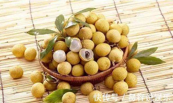 卵巢|老中医提醒女性经期要常吃以下3种水果，排污血，保护卵巢！