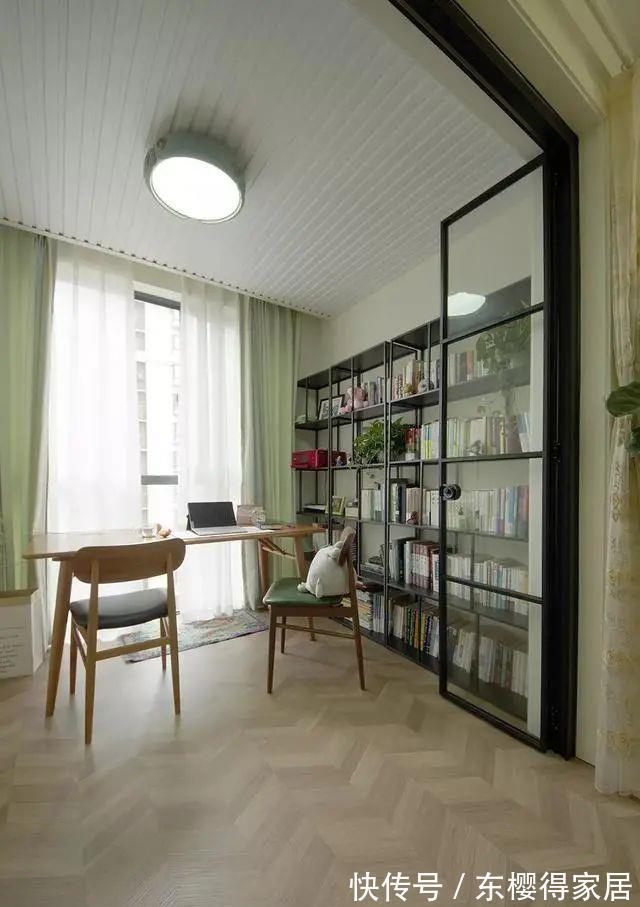 隔断|50㎡小户型单身公寓,巧用玻璃门作隔断,一个人住太舒服了