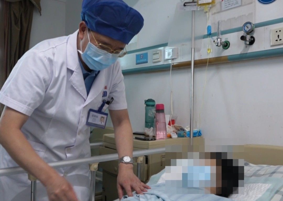 腰椎间盘突出|阿姨腰痛十来年，体内竟长出一条“广式腊肠”险截瘫！医生紧急提醒