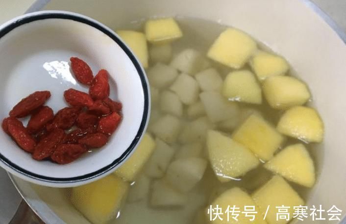 枸杞子|苹果和它是绝配,等于天然“止咳方”,简单煮一煮,冬天不生病