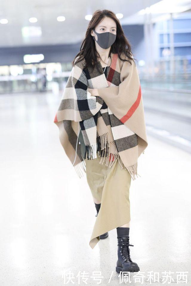 基础|没有围巾怎么过冬天五个基础款色系,搭大衣优雅又时髦