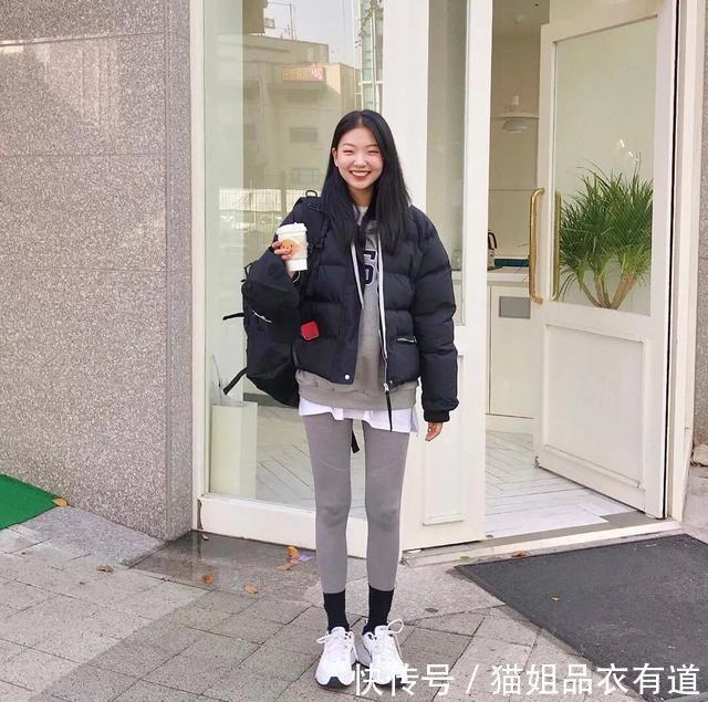 穿羽绒服时别随便搭鞋子，这3款才是品味女人的首选，又美又飒