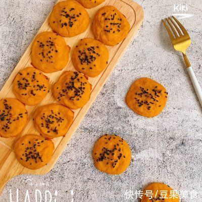 简单快手|#一周减脂不重样#减脂餐??咸蛋黄南瓜饼 | kiki